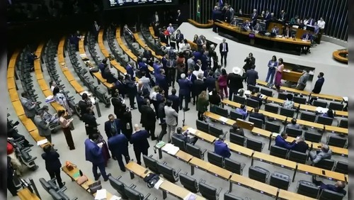 Oposição condiciona fim das tarifas à aprovação da anistia; pauta ficará na gaveta por enquanto