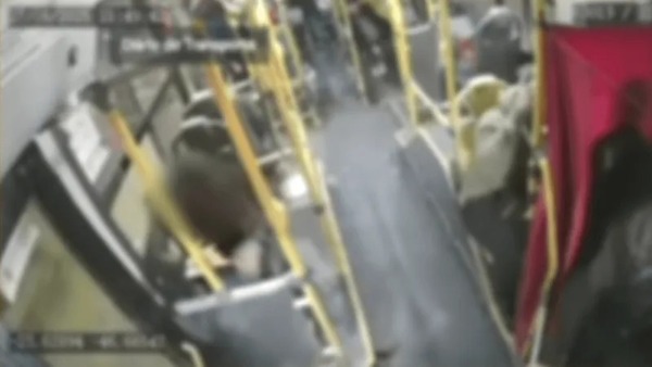 Ataques a ônibus: 47 veículos foram depredados neste domingo em São Paulo