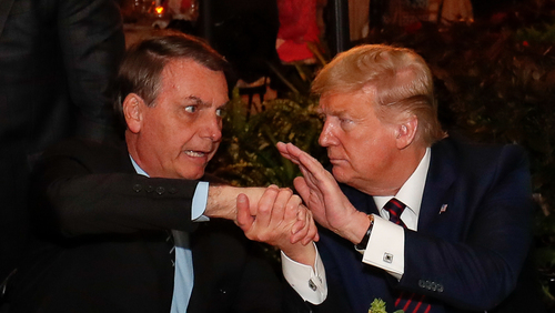 Apoio de Trump é "tiro na culatra" para Bolsonaro? Diplomata explica