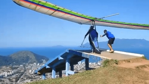 Vídeo mostra o momento exato do salto de asa-delta do homem que morreu em Caraguatatuba; veja