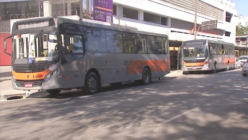 São Paulo tem dia de caos com ataques a mais de 30 ônibus