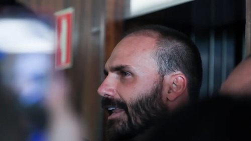 Líderes do PT pedem prisão de Eduardo Bolsonaro ao STF