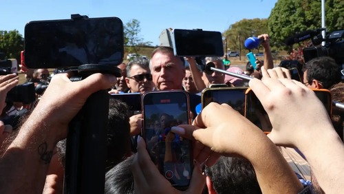 Bolsonaro diz estranhar PF que pediu para ir ao banheiro e voltou com pendrive