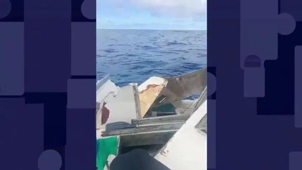 Barcos colidem, e passageiros pulam no mar para se salvar perto da Ilha de Itaparica (BA)