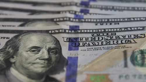 Dinheiro de brasileiros no exterior soma US$ 654,5 bilhões em 2024