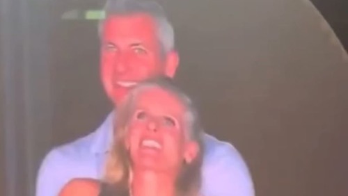 Casal flagrado em show do Coldplay pode processar após vídeo viral? Especialistas explicam