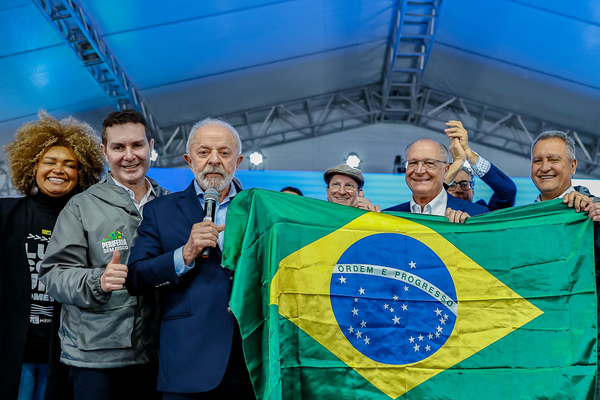 Lula diz que está disposto a negociar, mas afirma que Trump não quer conversar