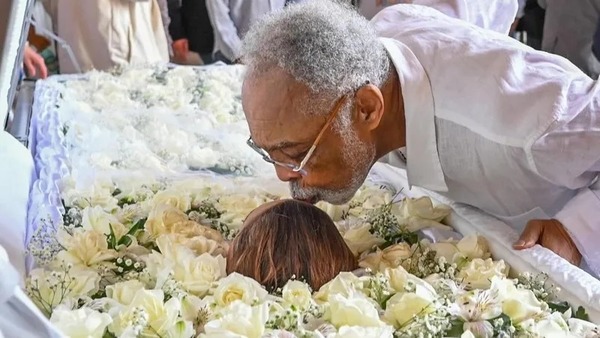 Gilberto Gil adia show em Belém após morte de Preta Gil