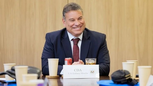 Embaixada envia aos EUA pedido do Brasil para excluir aviação e alimentos do tarifaço