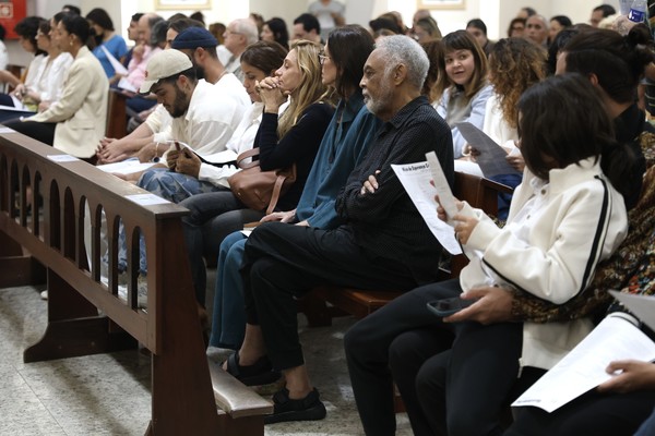 Amigos e familiares participam da missa de sétimo dia de Preta Gil