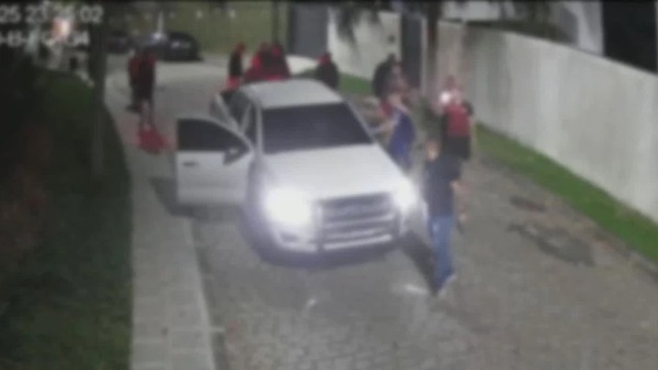 Novas imagens mostram confusão na casa do cantor Oruam antes da prisão dele