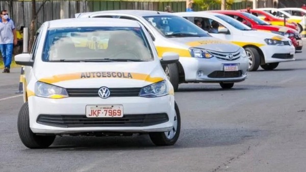 Ministério dos transportes estuda acabar com obrigatoriedade das autoescolas para tirar a CNH