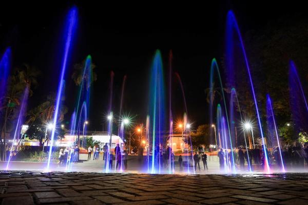 Prefeitura de Ribeirão Preto entrega praça com primeira fonte interativa da cidade