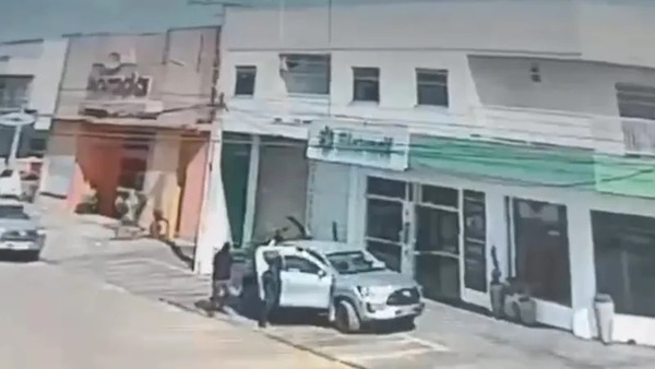 Novo Cangaço: quadrilha ataca banco no MT e faz reféns