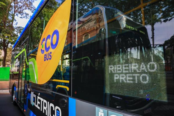 Ribeirão Preto entrega primeiros ônibus elétricos do transporte coletivo urbano
