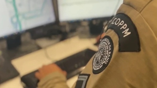 Mulher simula pedido de pizza em telefonema e chama polícia após sofrer violência doméstica