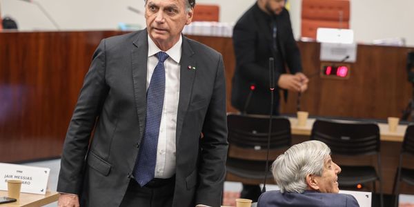 Defesa de Bolsonaro recorre contra prisão domiciliar