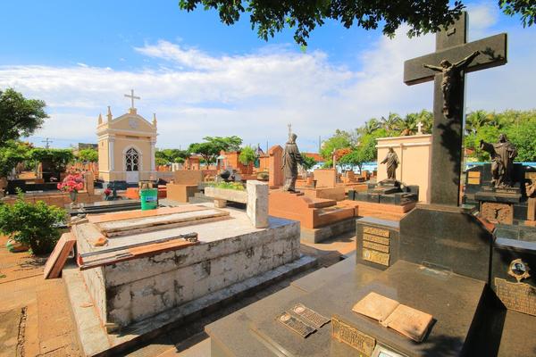 Cemitérios municipais recebem ações de saúde no Dia dos Pais