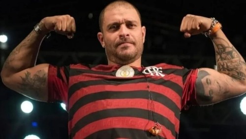 Diogo Nogueira se revolta com torcedores do Galo durante show: "Vai se f****"
