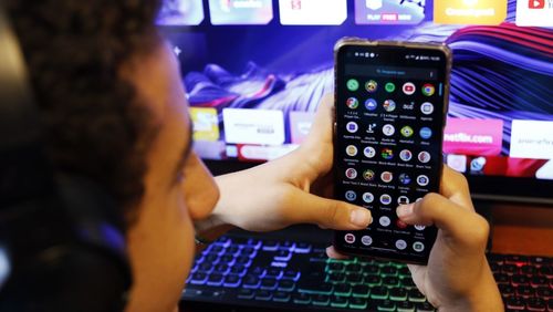 Especialistas alertam que crianças não podem ser "produto" das redes