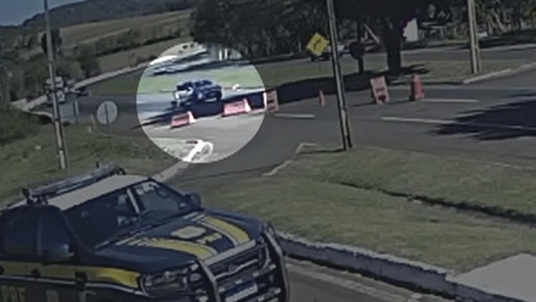 Vídeo: homem pula de carro em movimento para fugir de sequestro no PR