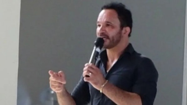 Padre lutador de jiu-jitsu é afastado após idosa denunciar agressão em igreja de SP