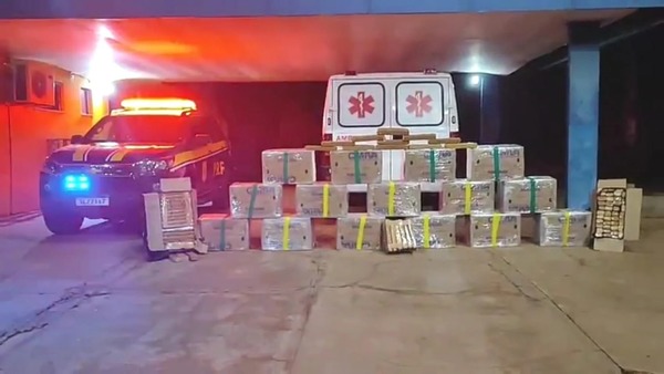 PRF apreende quase 700 kg de maconha dentro de uma ambulância
