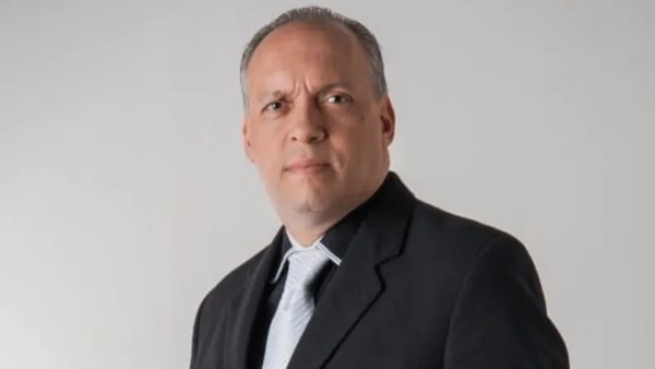 Pastor flagrado de peruca e calcinha ganha R$ 39 mil por mês como servidor público no TJGO