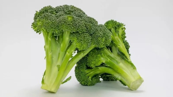 Duas pessoas morrem após comer brócolis; veja como identificar contaminação por botulismo