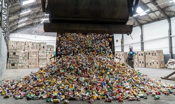 Brasil é campeão de reciclagem de latinhas de alumínio