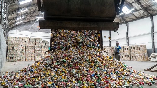 Brasil é campeão de reciclagem de latinhas de alumínio