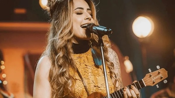 Avião com cantora Lauana Prado faz pouso de emergência