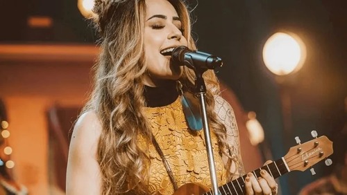 Avião com cantora Lauana Prado faz pouso de emergência