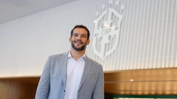 Presidente da CBF explica por que barrou camisa vermelha: "Não foi por questão política"