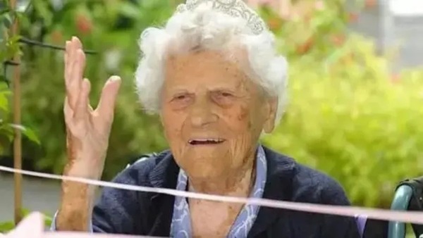 Britânica considerada a pessoa mais velha do mundo completa 116 anos