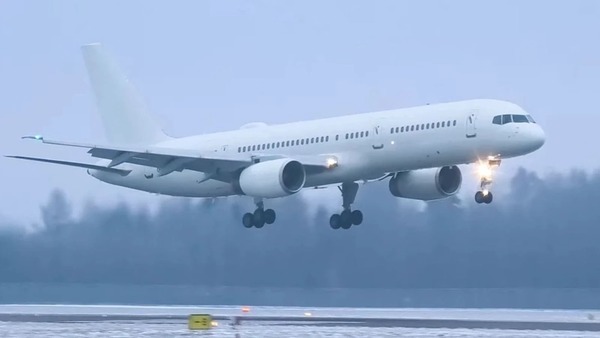 Avião da força aérea americana que pousou em Guarulhos segue no Brasil