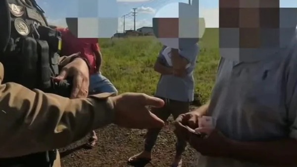 Caminhoneiro é preso após tentar subornar policiais em blitz no Paraná