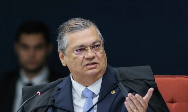 Dino manda PF investigar emendas parlamentares que somam R$ 694 milhões