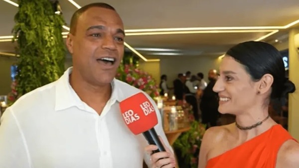 Denílson relembra época de 'farra' no futebol e defende Neymar: 'Fizemos o mesmo que ele'