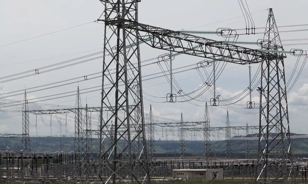 Hitachi anuncia nova fábrica no Brasil visando data centers e energia renovável