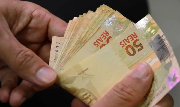 Pagamento de juros bate recorde e chega a comprometer 10% da renda de famílias brasileiras