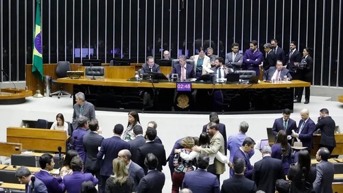 Câmara pode votar 'PEC da Blindagem' e fim do foro privilegiado hoje