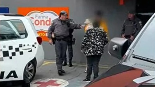 Homem é morto por segurança particular após tentar entrar em mercado com cachorro