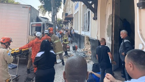 Caminhão perde o controle e atinge muro de São Januário, estádio do Vasco