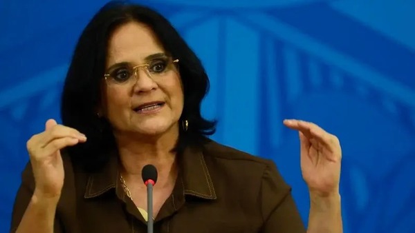 Senadora Damares Alves diz que está com câncer e fará tratamento com radioterapia