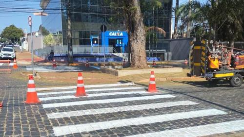 Avenida Nove de Julho recebe novas demarcações de sinalização de trânsito