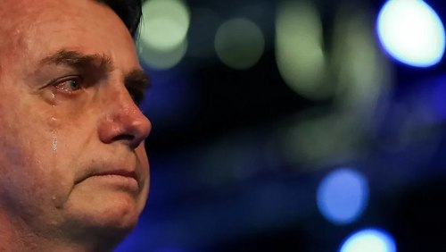 Jair Bolsonaro acompanha julgamento de casa ao lado dos filhos Carlos e Jair Renan