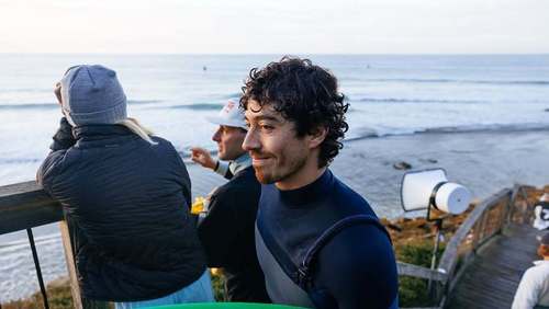 Yago Dora é campeão mundial de surfe profissional