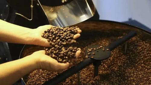 Força-tarefa apreende mais de 10 toneladas de café por suspeita de adulteração no RJ