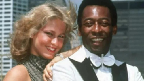 Xuxa só fez filme polêmico com menor de idade por insistência de Pelé, diz livro